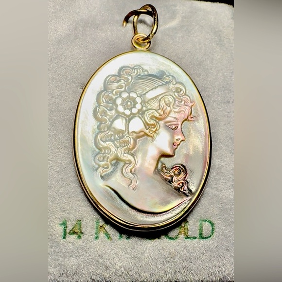 Jewelry - SALE! 14k Gold and Mother of Pearl Cameo